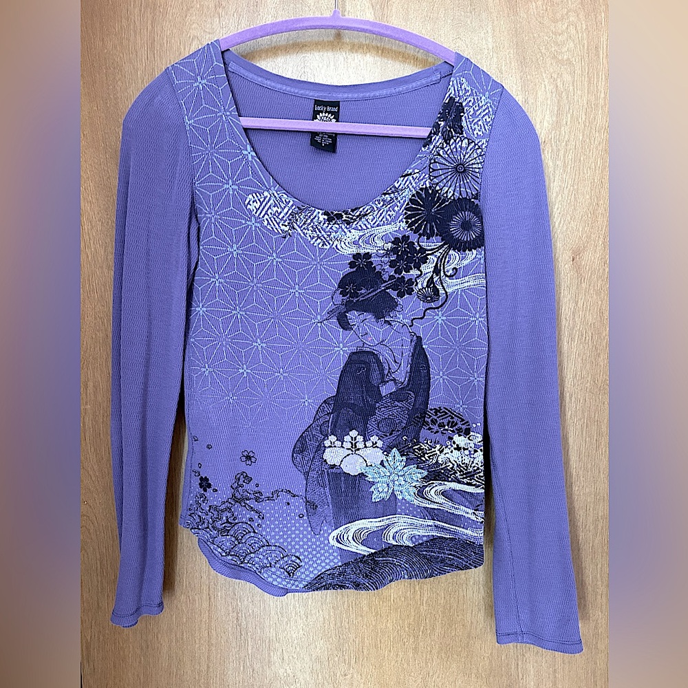 Lucky long sleeve light weight top in size small